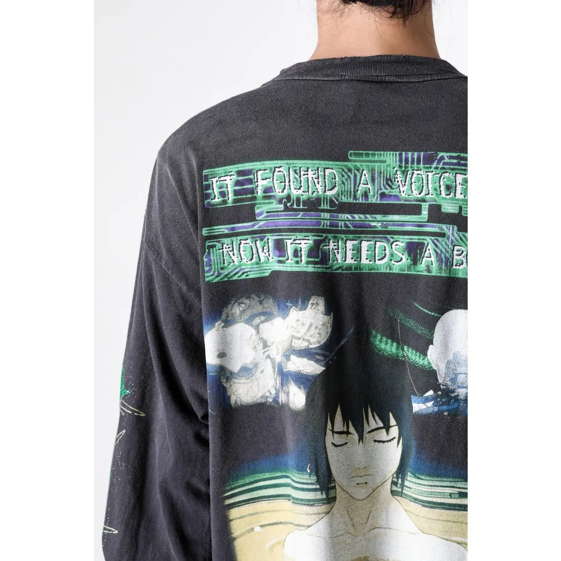 SAINT Mxxxxxx × GHOST IN THE SHELL Ghost in the Shell GS_LS TEE/GITS/BLK Big IP Ghost in the Shell co-branded model Motoko Kusanagi takes a bath Retro distressed long sleeves Washed black S-XL Ready-to-wear Assute dyeing Full-body spray fade/replacement fade Correct accessories Joint LOGO wash mark/main mark/cherub mark Super complex printing replica The drawing/pattern making cycle is very long and the hand graffiti is dirty.